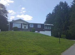 230 Hahns Dairy Rd, Palmerton, PA 18071