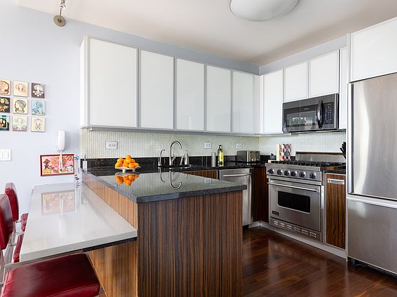4th image of 130 W 19th St APT 10D