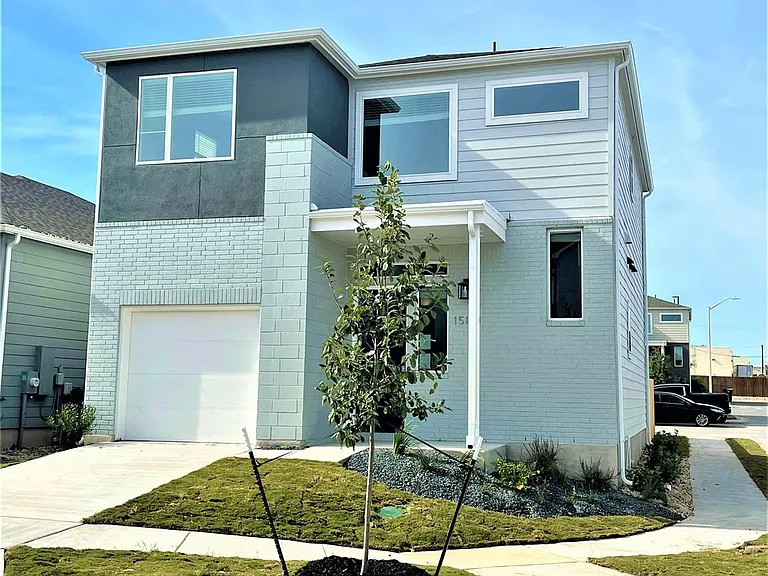 15110 Forum Ave — Photo 3