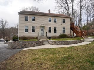 10 School St, Sturbridge, MA 01518