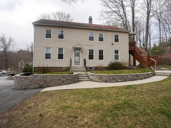 10 School St, Sturbridge, MA 01518