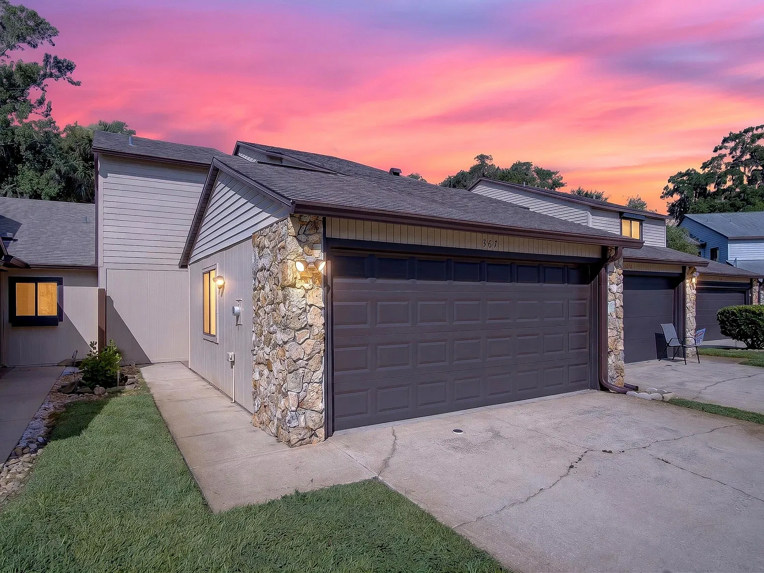 367 Castlewood Ln — Photo 1