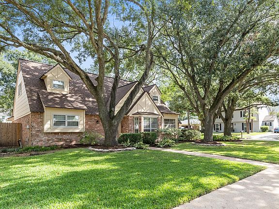 3rd image of 1827 Firhill Dr