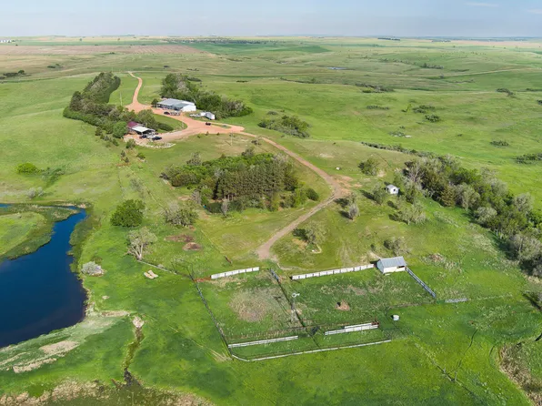 870 81st Ave SW, Dodge, ND 58625