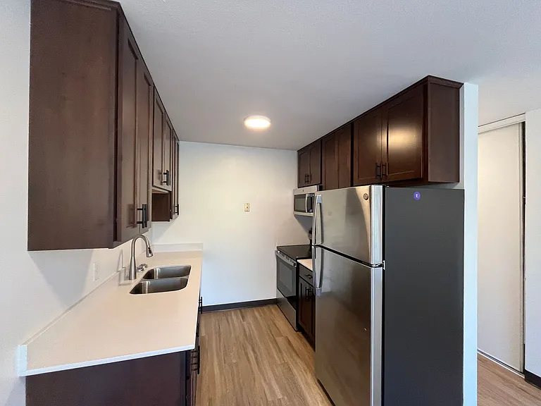 2832 Humboldt Ave S — Photo 16