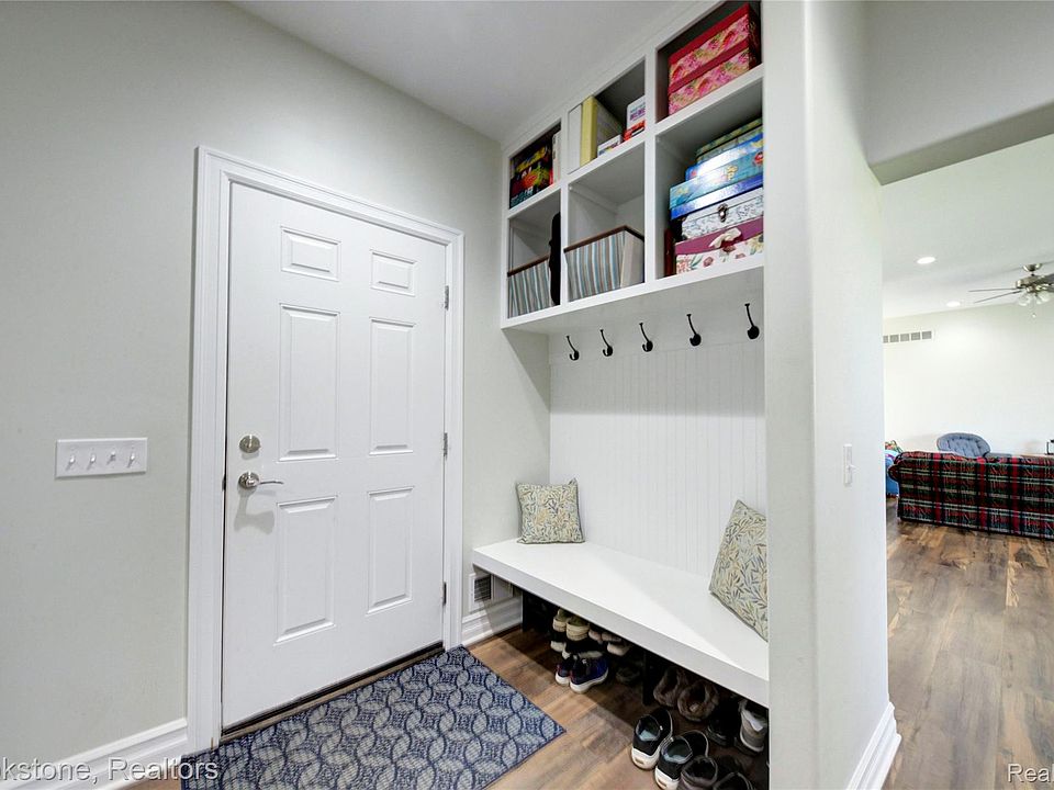 1266 Christine Dr, photo 26