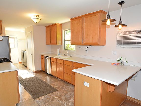 4th image of 1039 Adelaine Ave