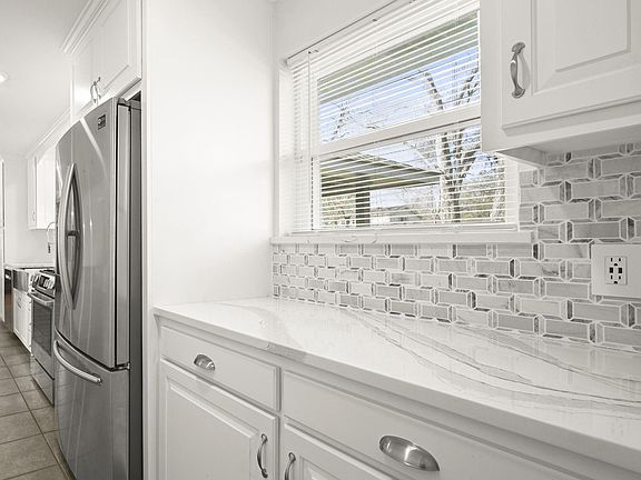 4th image of 364 Wingate Dr