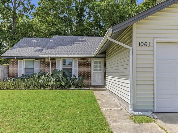 3rd image of 1061 Tall Oak Dr