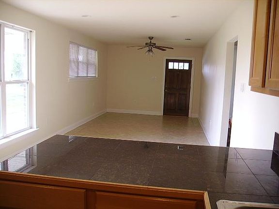 3rd image of 424 Hay Pl