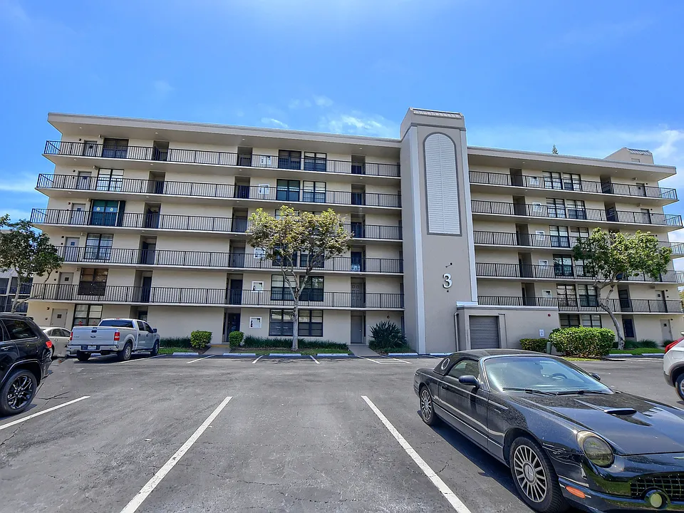 3 Royal Palm Way