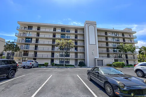 3 Royal Palm Way Photo 1