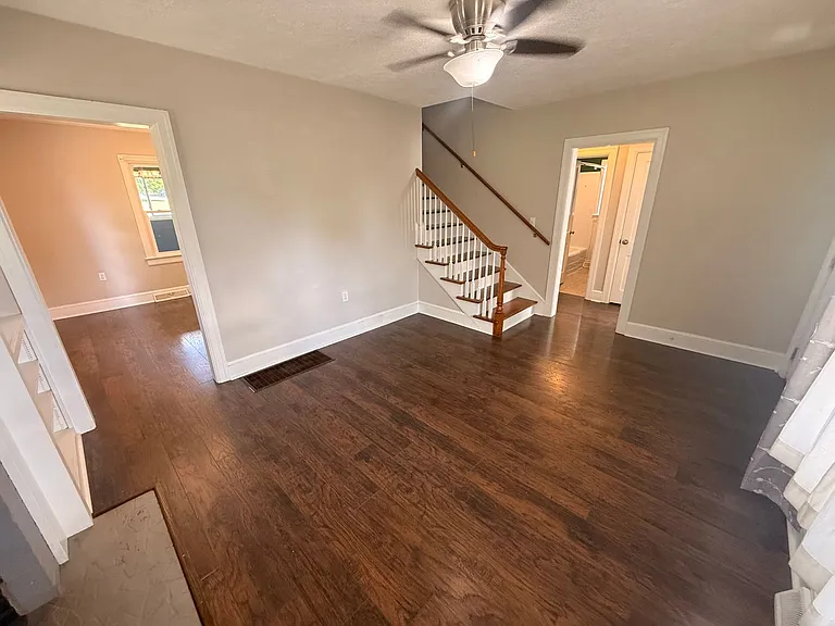 211 Hagan St — Photo 9