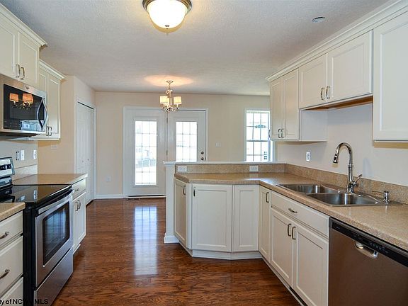 4th image of 164 Kingston Dr