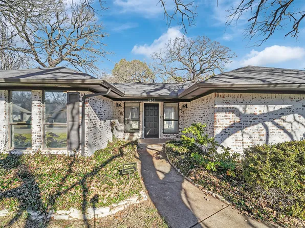 3401 Commander Ct, Arlington, TX 76017