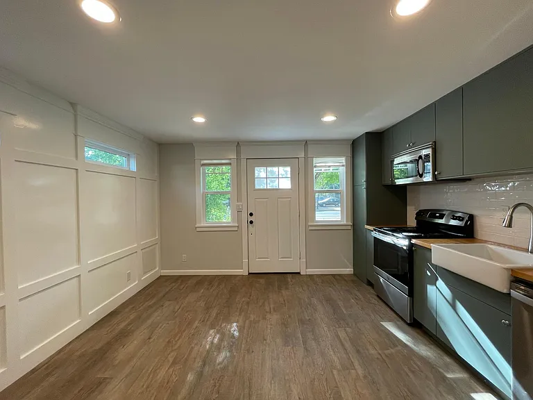 1555A Summer St NE — Photo 6