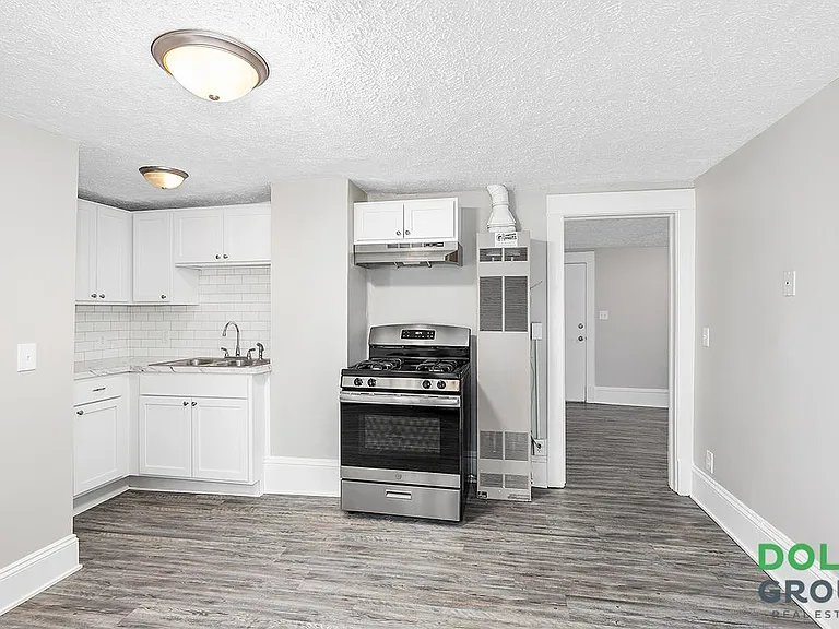 848 Crescent St NE #2F — Photo 3