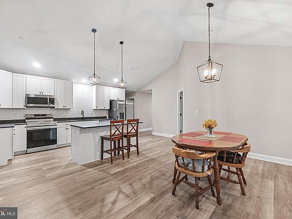 5th image of 6236 Solomons Cir