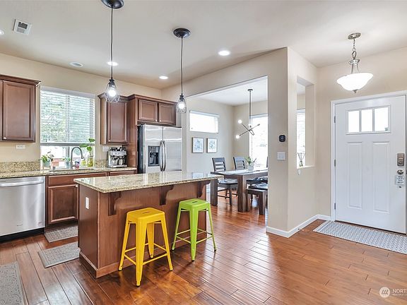 4th image of 1603 Amethyst Street SE