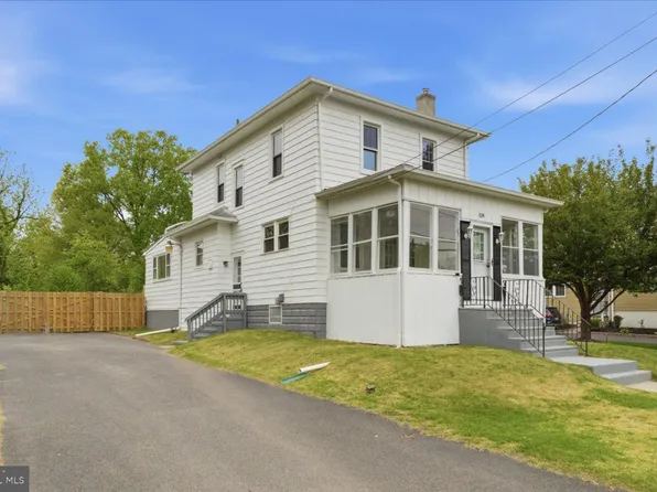 528 Davis Rd, Barrington, NJ 08007