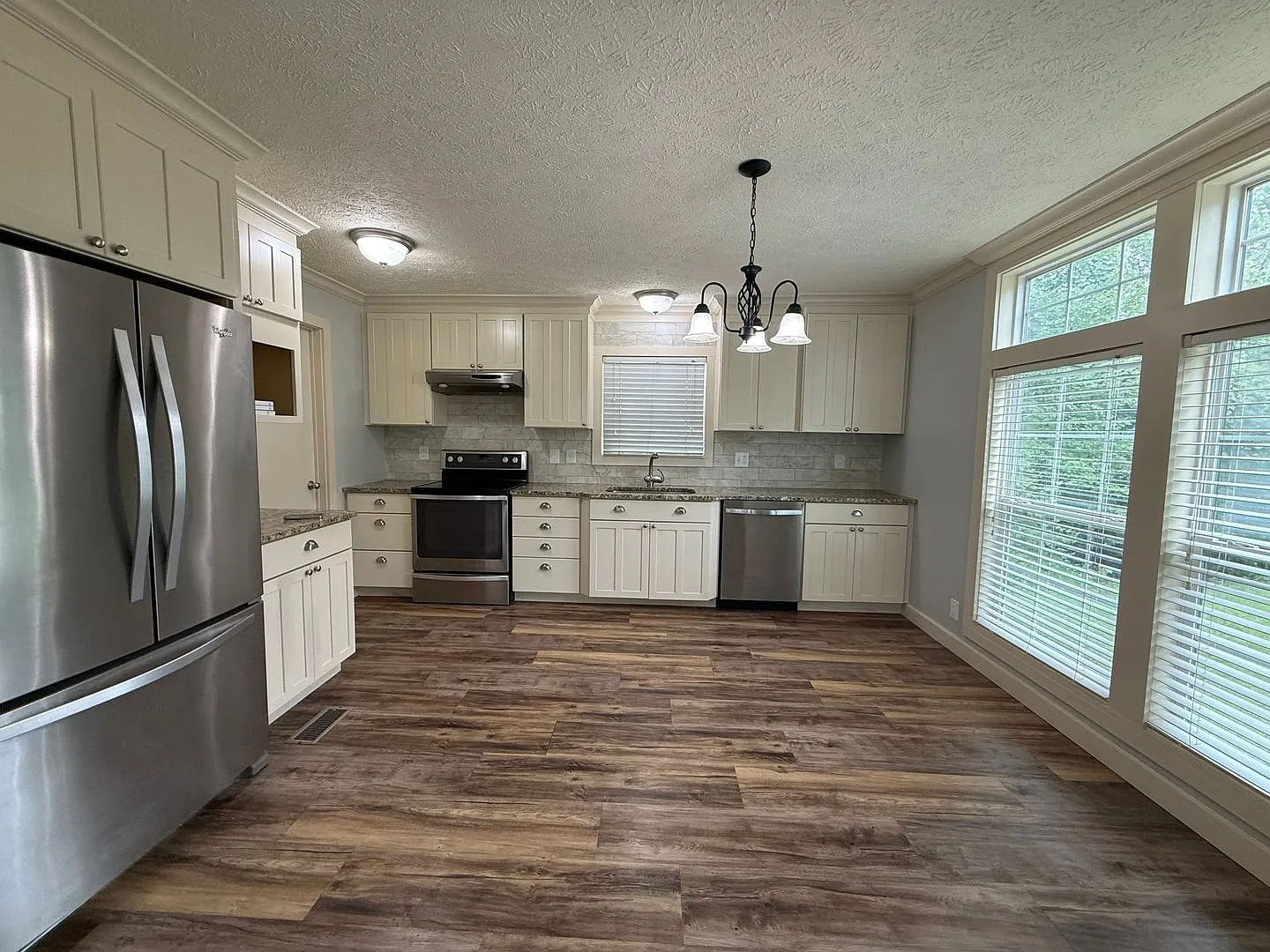 One Level House Off Fort Avenue — Photo 3
