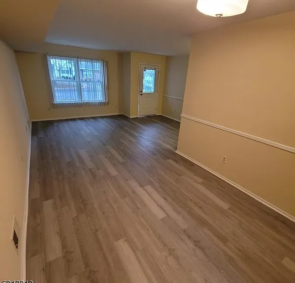 348 Cotswold Pl — Photo 3