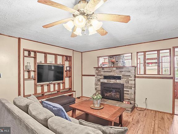 3rd image of 120 Timber Ln