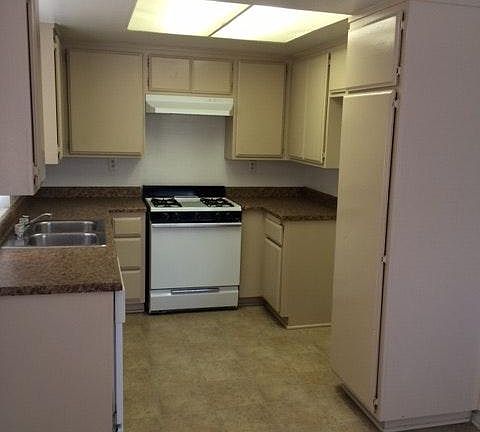 3rd image of 805 N Pasadena Ave APT A