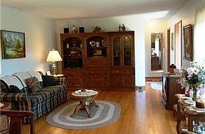 5th image of 2 Southridge Dr