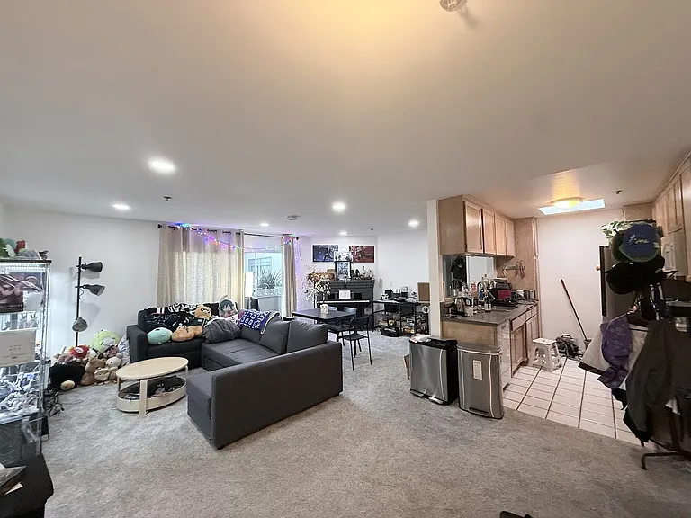 1731 Barry Ave — Photo 6