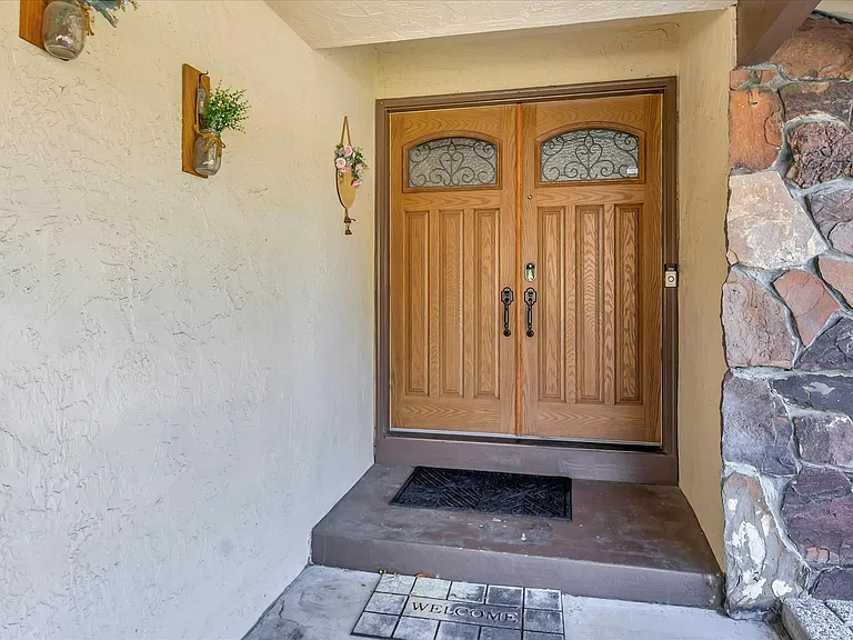 448 Los Pinos Way — Photo 5