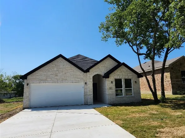 703 E Denton St, Ennis, TX 75119