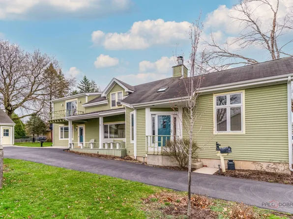 105 Lincoln Ave, Fox River Grove, IL 60021