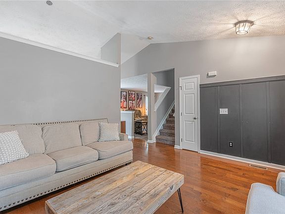 3rd image of 41 Clearbrook Dr