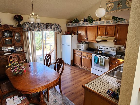 5th image of 8040 Chancellor Dr