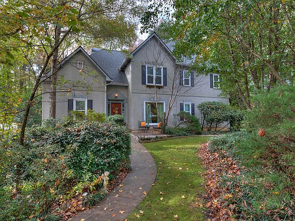 5th image of 12 Pembroke Ln