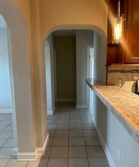 320 S Riverside Dr — Photo 6