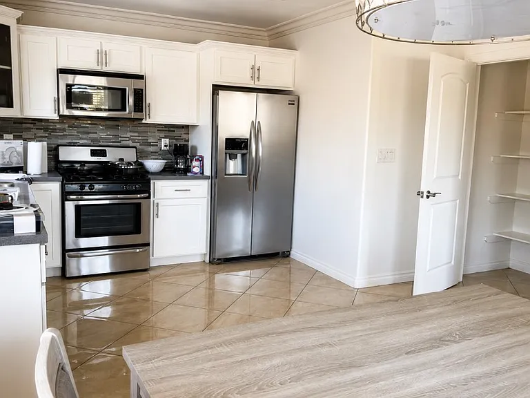 872 N Edgemont St — Photo 6