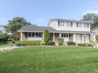 554 N Robinson Dr, Palatine, IL 60074