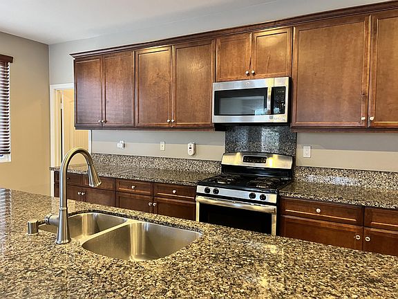 3rd image of 7825 Lemon Pepper Ave