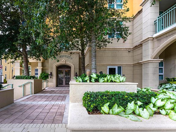 3rd image of 403 S Sapodilla Ave APT 204