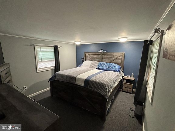 4th image of 115 Middle Dr