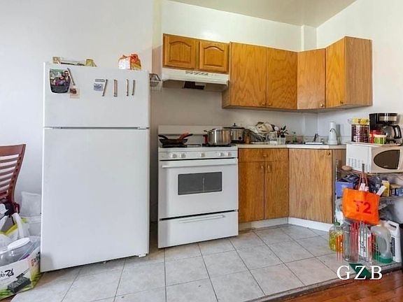 4th image of 322 E 120th St APT 3