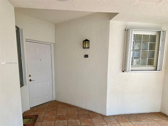 4th image of 3245 NE 184th St APT 13303