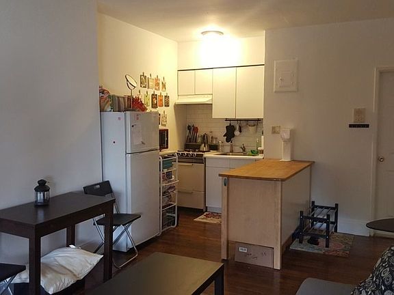 4th image of 250 E 75th St APT 4E