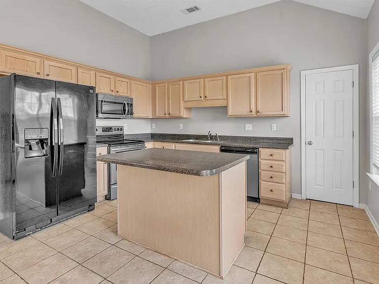 8676 Ashley Glen Cir N — Photo 11