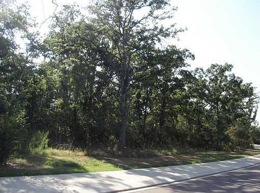 5th image of 1712 Twin Pond Cir