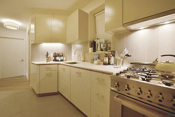 Rented by Akam Sales and Brokerage | media 11