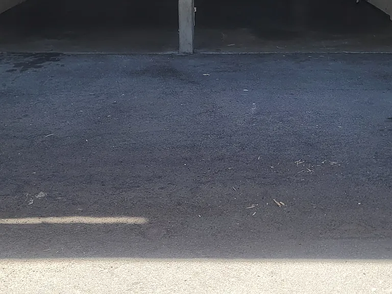 2 CAR GARAGE