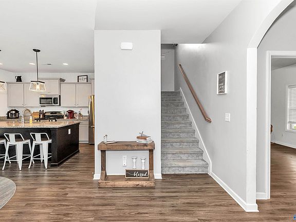 5th image of 118 Edmund Cir